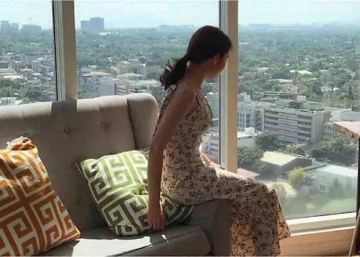 55-sqm Stunning View Wood House Poblacion Makati * Manila
