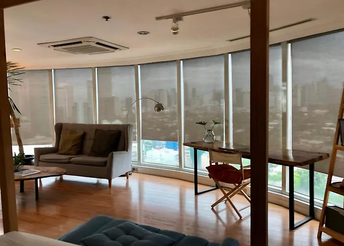 Apartment 55-sqm Stunning View Wood House Poblacion Makati Manila