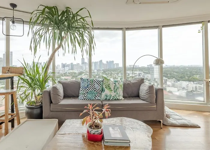 Apartment 55-sqm Stunning View Wood House Poblacion Makati *