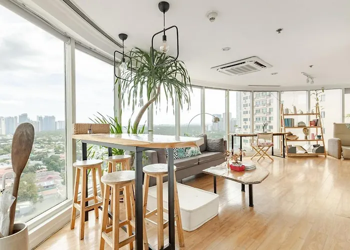 55-sqm Stunning View Wood House Poblacion Makati Apartment Manila