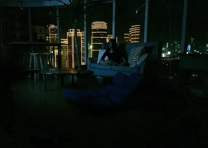 Apartment 55-sqm Stunning View Wood House Poblacion Makati Manila