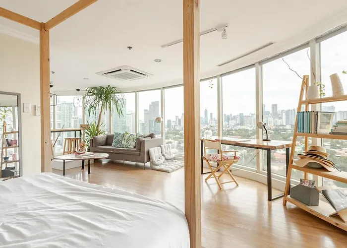 55-sqm Stunning View Wood House Poblacion Makati *