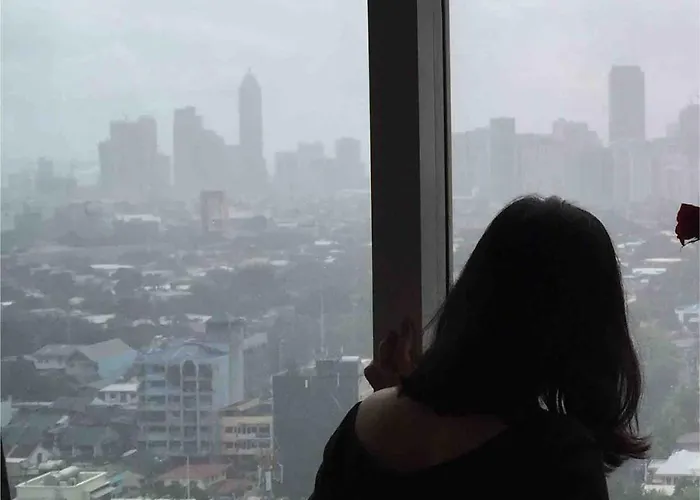 Apartment 55-sqm Stunning View Wood House Poblacion Makati Manila