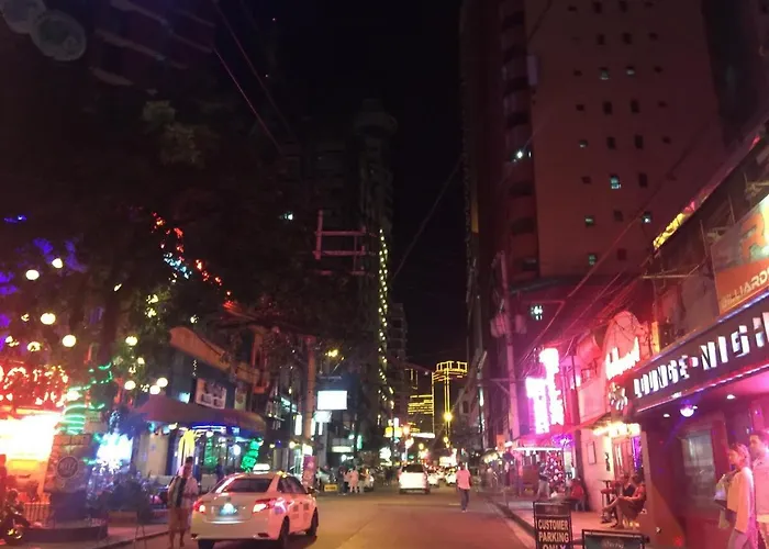55-sqm Stunning View Wood House Poblacion Makati *