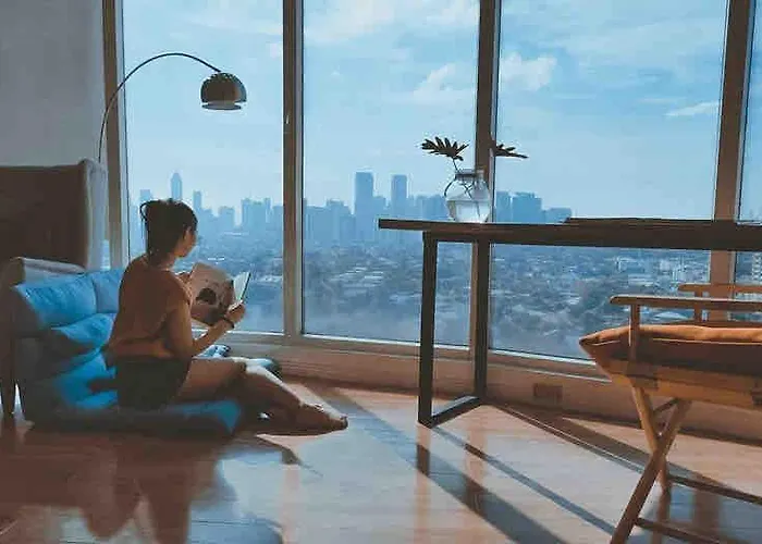 55-sqm Stunning View Wood House Poblacion Makati Apartment