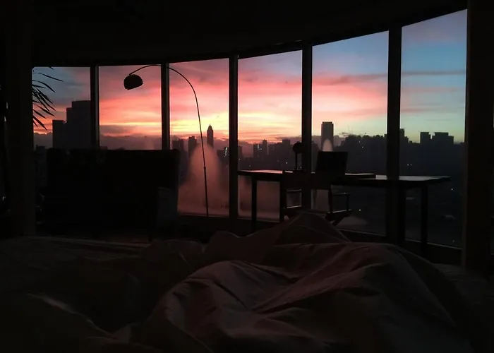 Apartment 55-sqm Stunning View Wood House Poblacion Makati
