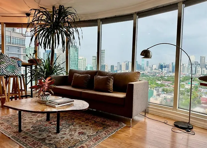 Apartment 55-sqm Stunning View Wood House Poblacion Makati Manila