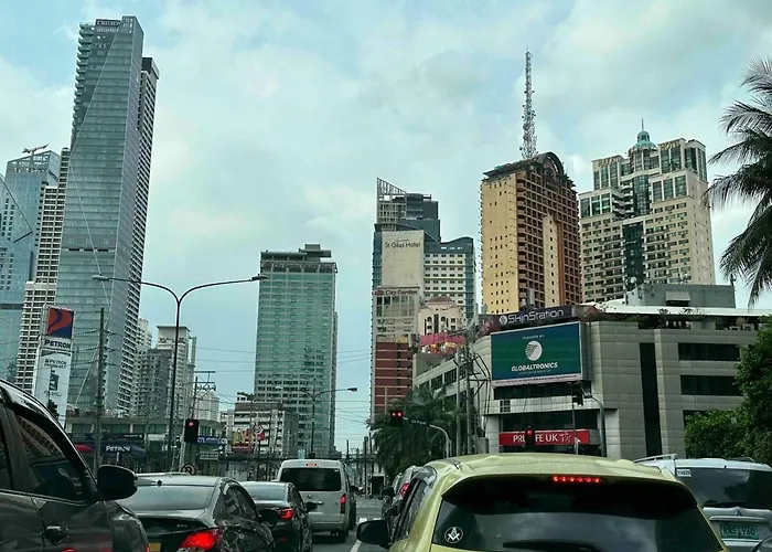 Apartment 55-sqm Stunning View Wood House Poblacion Makati *