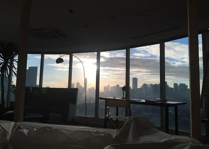 55-sqm Stunning View Wood House Poblacion Makati * Manila